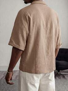 Manfinity VCAY Men's Khaki Short-Sleeve Button-Up Shirt. Relaxed Fit, Classic Collar, Chest Pockets. Versatile For Beach Vacations & - Khaki - View 3