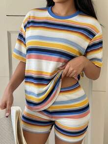 SHEIN SXY 白色與黃色條紋印花高彈性針織圓領寬鬆版型T恤搭配高腰短款單車褲，休閒正式度假夏季穿搭 - 彩色 - 查看 1