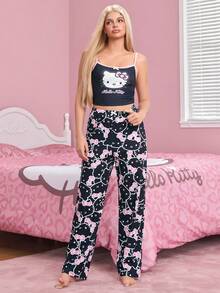 HELLO KITTY AND FRIENDS | SHEIN طقم بيجامة نسائي بطبعة كرتونية مع كاميسول وبنطلون طويل - الأسود - مشاهدة 4