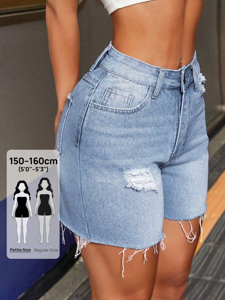 SHEIN PETITE 女款口袋磨損毛邊休閒街頭風牛仔短褲,小碼女款度假淺藍色夏季 - 淺色水洗藍 - 查看 1