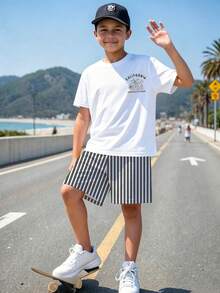 SHEIN 青少年男孩極簡馬騎手輪廓印花圓領短袖T恤與條紋寬鬆短褲2件套，城市海灘派對度假風夏季戶外運動套裝 - 彩色 - 查看 3