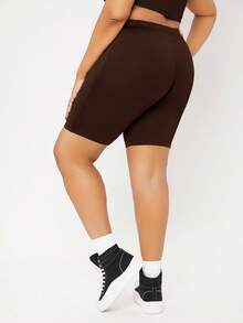 SHEIN BASICS 大尺碼高腰單車短褲女款夏季穿搭 - 棕色 - 查看 5