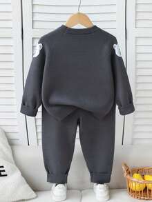 SHEIN Setelan Baju Rajut Jacquard Motif Lucu untuk Anak Laki-laki Musim Gugur/Dingin: Sweater Lengan Panjang dan Celana Panjang - Grey - View 3