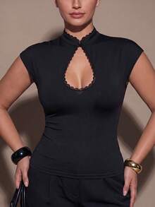 SHEIN BAE CURVE 大尺碼女款鏤空蕾絲飾邊拼接休閒日常上衣 - 黑色 - 查看 7