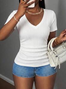 Slaydiva Casual Minimalist Textured Fabric Plus Size V-Neck T-Shirt - White - View 5