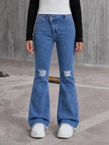 SHEIN ChillGRL TWEEN GIRLS 青少年女孩牛仔褲，女孩牛仔喇叭褲，四季通用復古 Y2K 中藍色牛仔色，水洗磨損效果，不對稱腰頭配斜扣，膝蓋破洞磨損，毛邊褲腳，彈性喇叭版型，舒適彈性棉牛仔布，可搭配 T 恤和運動衫，適合音樂節、日常穿著、聚會 - 淺色水洗藍 - 查看 3
