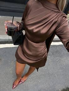Siren Gaze Nouvelle robe longue pour femmes en satin marron café avec col drapé, volants et plis, manches longues, robe de soirée élégante et vintage pour dîner et rendez-vous - Tabac - Voir 4