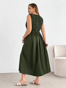 SHEIN Essnce 大尺碼夏季休閒純色無袖洋裝 - 軍綠色 - 查看 2