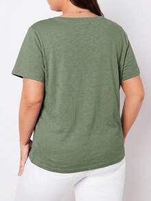 SHEIN BASICS 大尺碼女款純色V領休閒百搭日常短袖上衣 - 綠色 - 查看 2
