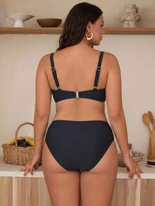 Swim Chiccia 大码女士简约纯色软杯钢圈比基尼上衣，饰有蝴蝶结，适合海滩和度假穿着 - 黑色 - 查看 2