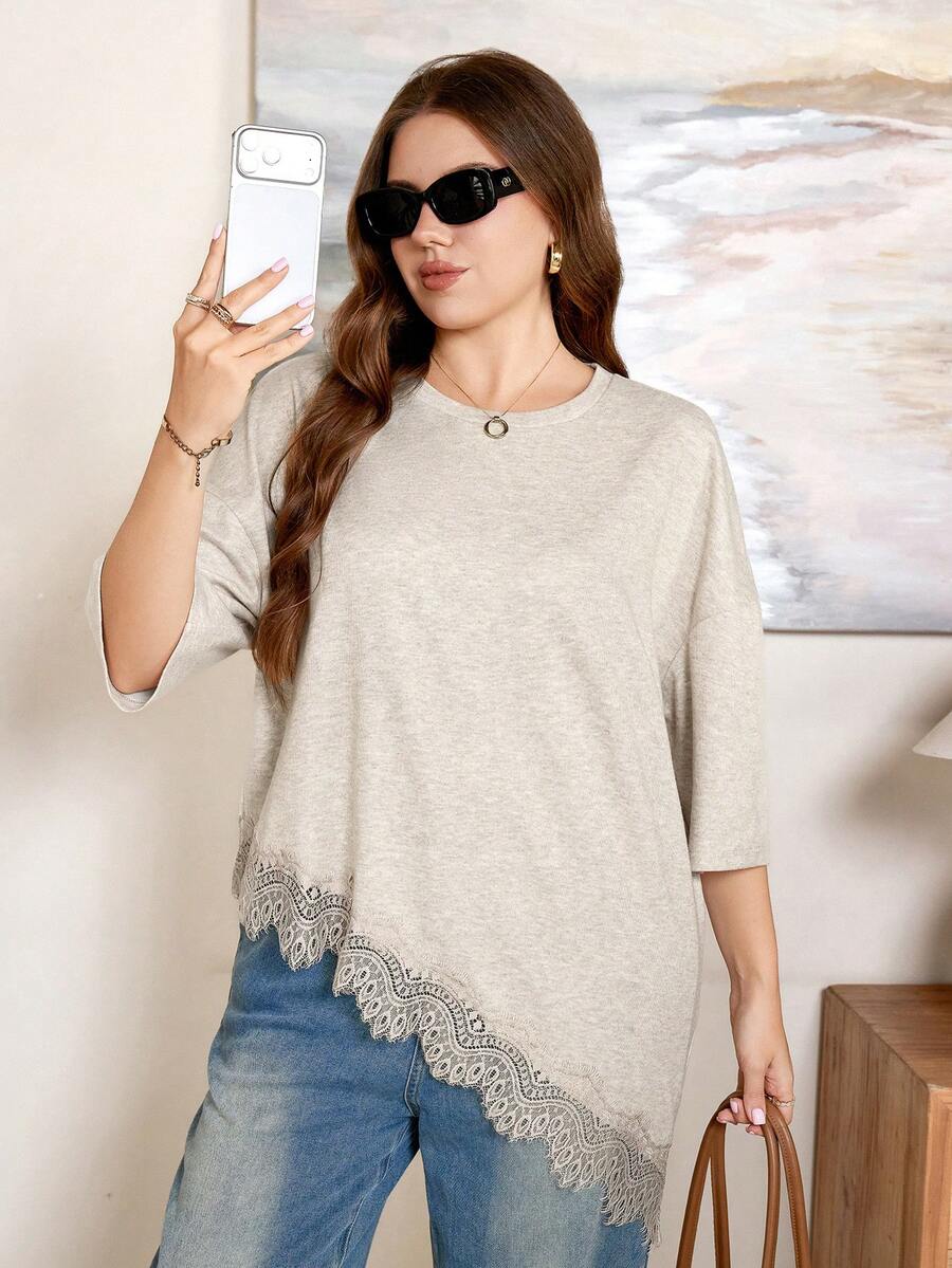 SHEIN LUNE 大尺碼夏季休閒純色蕾絲拼接不對稱下擺T恤 - 杏色 - 查看 1