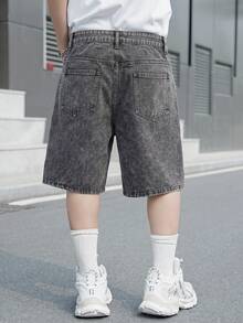 Manfinity EMRG 男士街頭風休閒刺繡深灰色牛仔短褲 - 深灰色 - 查看 2