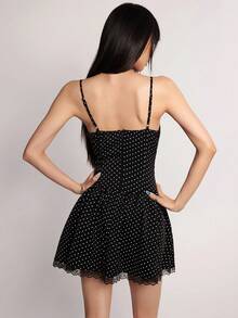 Rina Fox Robe mini camisole noire à pois SXY, robe moulante de sortie Y2K coquette avec nœud devant, bordure en dentelle et ourlet volant, robe mini camisole à pois avec nœud devant, bordure en dentelle et ourlet volant, coupe slim, robe mini camisole à pois style français doux, robe mini évasée avec nœud devant et bordure en dentelle, robe moulante rétro à pois avec nœud devant, bordure en dentelle et ourlet volant, bretelles spaghetti, robe chic à pois avec ourlet volant, robe mini camisole à bretelles spaghetti avec nœud devant et bordure en dentelle - Noir - Voir 2