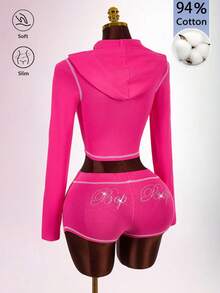 Amplova Conjunto de 2 piezas para mujer con top corto con capucha y cremallera delantera con letras de strass & mini shorts - Rosa Fucsia - Ver 5