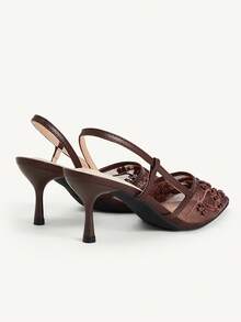 CUCCOO CHICEST 女鞋春夏新款，網布刺繡露跟涼鞋，尖頭細高跟，復古輕熟風，通勤穿搭 - 棕色 - 查看 5