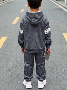 SHEIN 兒童青少年男孩休閒舒適時尚極簡連帽衫與長褲套裝，經典酷炫文字 BRAVE 圖案印花，經典運動風圖案印花，經典帥氣雪花圖案印花，適合通勤、上學、日常休閒外出、運動，秋冬穿著 - 灰色 - 查看 2