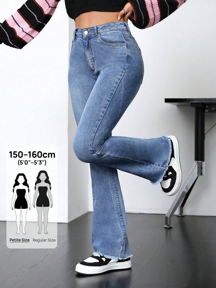 SHEIN PETITE 小碼女款喇叭牛仔褲，流蘇下擺 - 中等水洗藍 - 查看 1