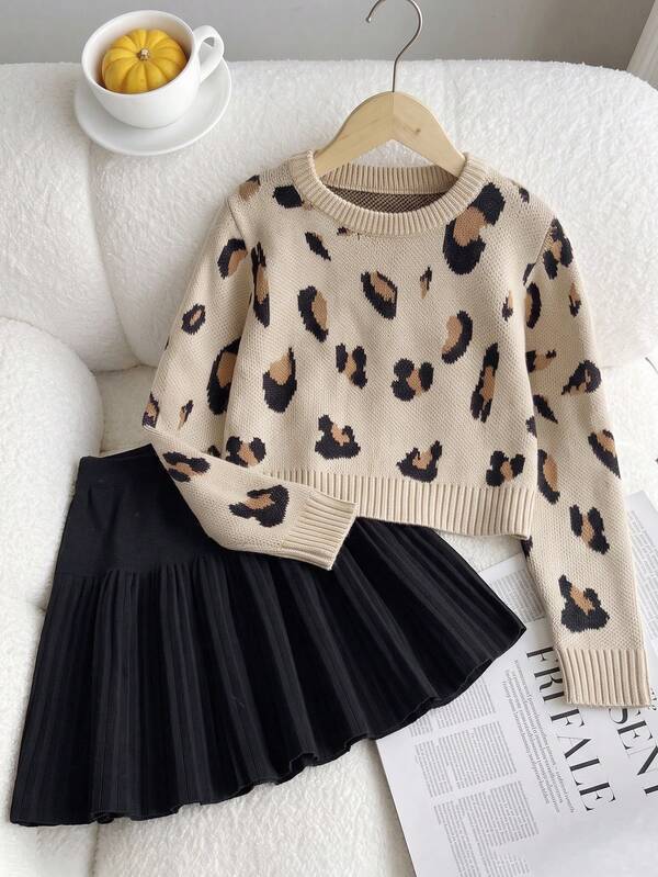 SHEIN Set Pakaian Anak Perempuan Musim Gugur/Dingin: Sweater Rajut Lengan Panjang Motif Hati dan Pita dengan Rok Hitam