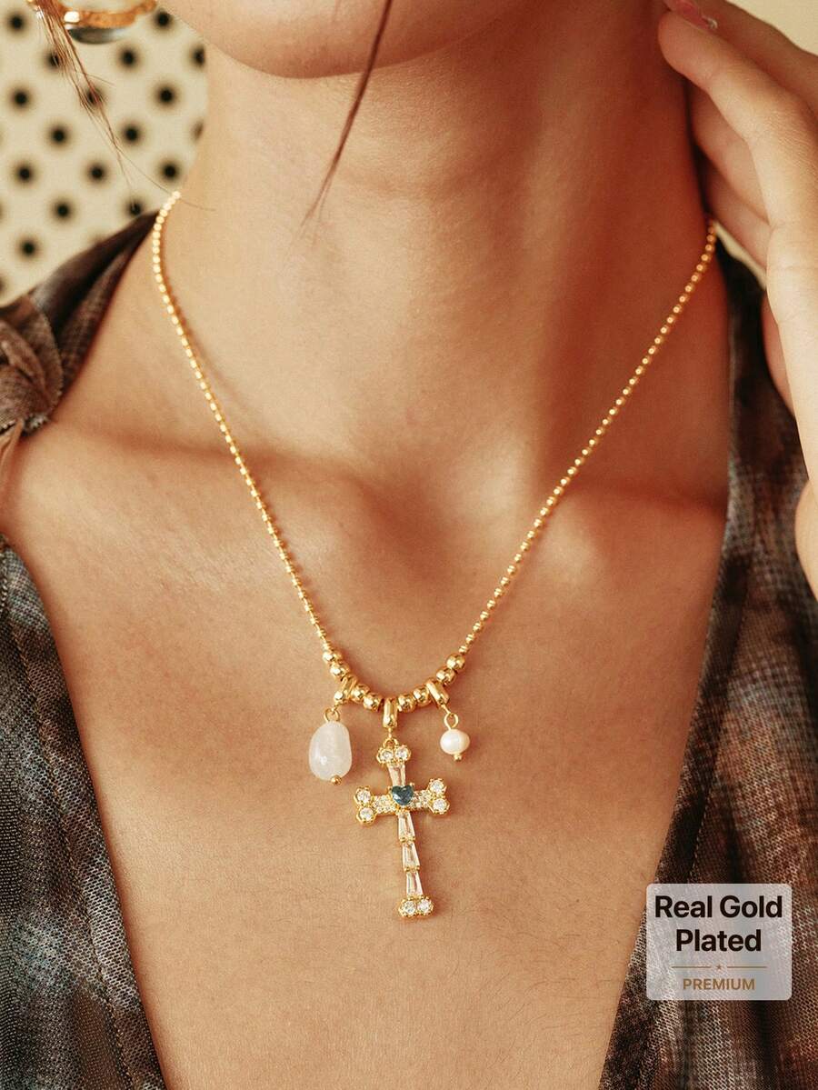 Glisma Collier pendentif croix plaqué or 18 carats, élégant/premium/old money/chic, été/plage/bal/soirée, superposé/pierre précieuse/perles/cristaux, sexy/vintage - Or jaune - Voir 1