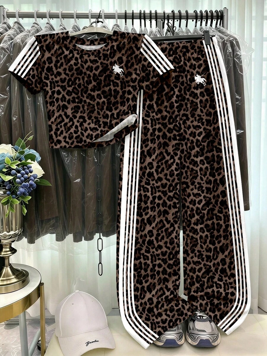 SHEIN 復古甜美豹紋運動風白色對比四條紋騎士馬圖案,青少年女孩休閒度假夏季兩件套,適合四季,戶外野餐、出遊、街拍、校園、慵懶風、開學季、Y2K - 白色 - 查看 1