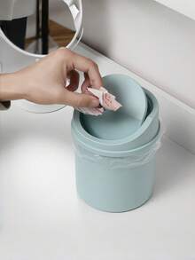 Papelera pequeña con tapa abatible – Cubo de basura de escritorio, a prueba de olores, papelera de plástico para oficina, baño, mesa de café, hogar - Multicolor - Ver 7