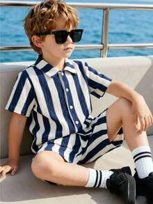 SHEIN Streecool Kids 男童紋理條紋針織襯衫與短褲兩件套 - 藍色 - 查看 1