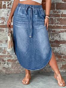 SHEIN LUNE Rok Denim Kasual Ukuran Besar dengan Potongan Melengkung - Medium Wash - View 4