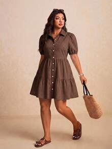 SHEIN Essnce Vestido de Talla Grande con Rayas y Bloques de Color, Un Solo Botón y Bajo con Volantes, Adecuado para el Verano - Marrón - Ver 1