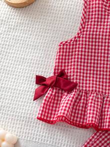 SHEIN Genkimix Kids 女童法式鄉村風紅白格紋圓領無袖背心，側邊3D蝴蝶結裝飾，搭配寬鬆直筒寬腿褲，夏季休閒套裝 - 紅白色 - 查看 4