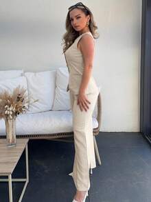 Jeta Ari 女款淺米色優雅夏季兩件套，100%純棉無袖上衣與長褲，法式辦公商務套裝，金屬鈕扣裝飾 - 杏色 - 查看 5