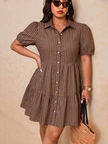 SHEIN Essnce Vestido de Talla Grande con Rayas y Bloques de Color, Un Solo Botón y Bajo con Volantes, Adecuado para el Verano - Marrón - Ver 3