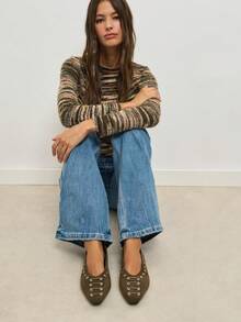 Nöista حذاء باليه مسطح بمقدمة مربعة، بتأثير جلد الغزال الناعم باللون الكاكي، مع تفاصيل فتحات الرباط وتصميم انسيابي، مناسب للارتداء اليومي - أخضر عسكري - مشاهدة 3