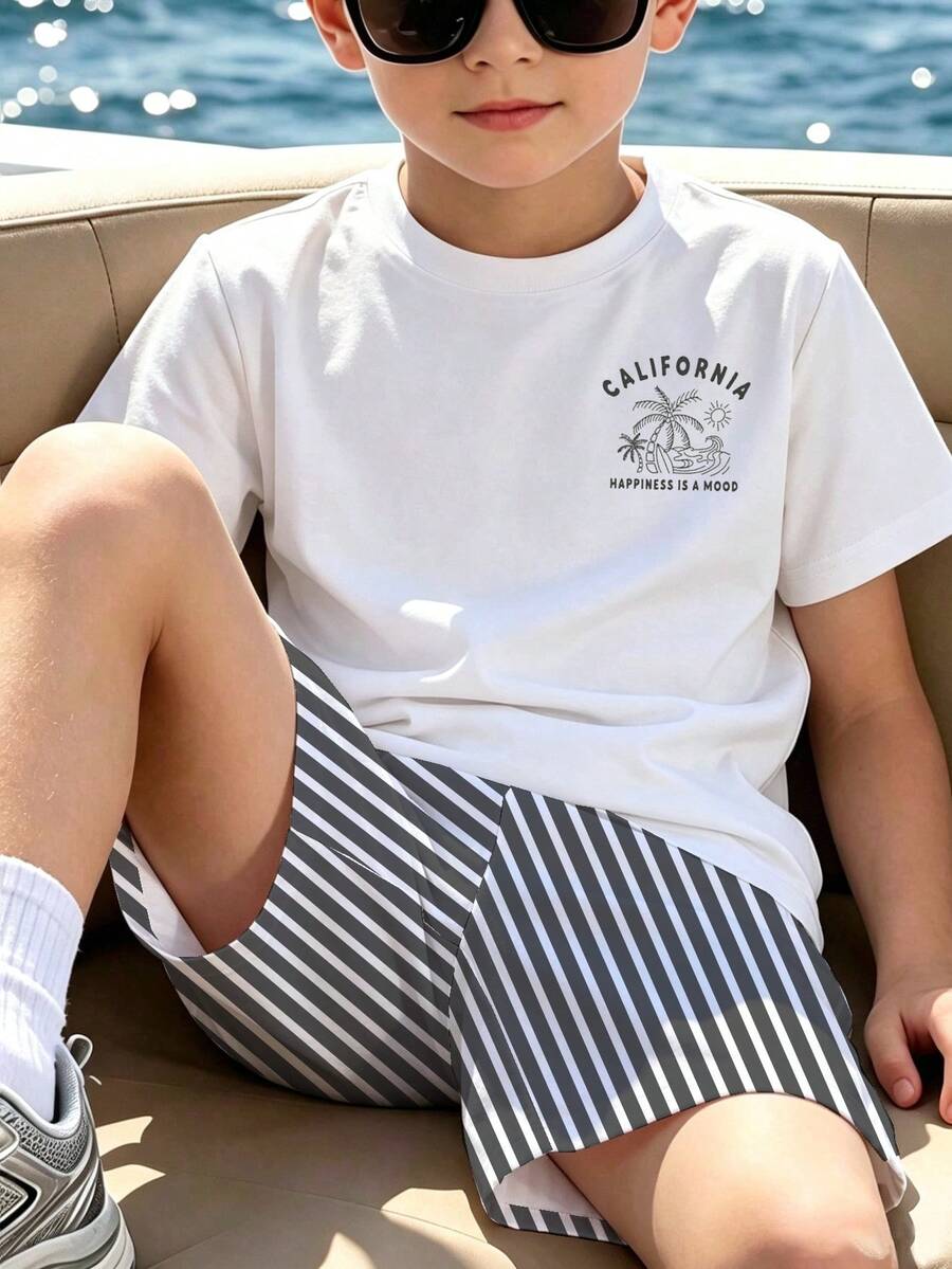 SHEIN 青少年男孩極簡馬騎手輪廓印花圓領短袖T恤與條紋寬鬆短褲2件套,城市海灘派對度假風夏季戶外運動套裝 - 彩色 - 查看 1