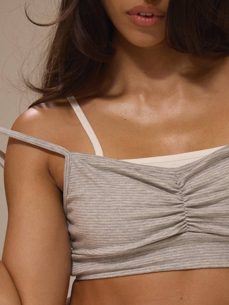 Top bralette court gris à double couche, rayures, buste froncé et bretelles, lingerie sexy et mignonne pour tous les jours, pyjama Muse In Her Era