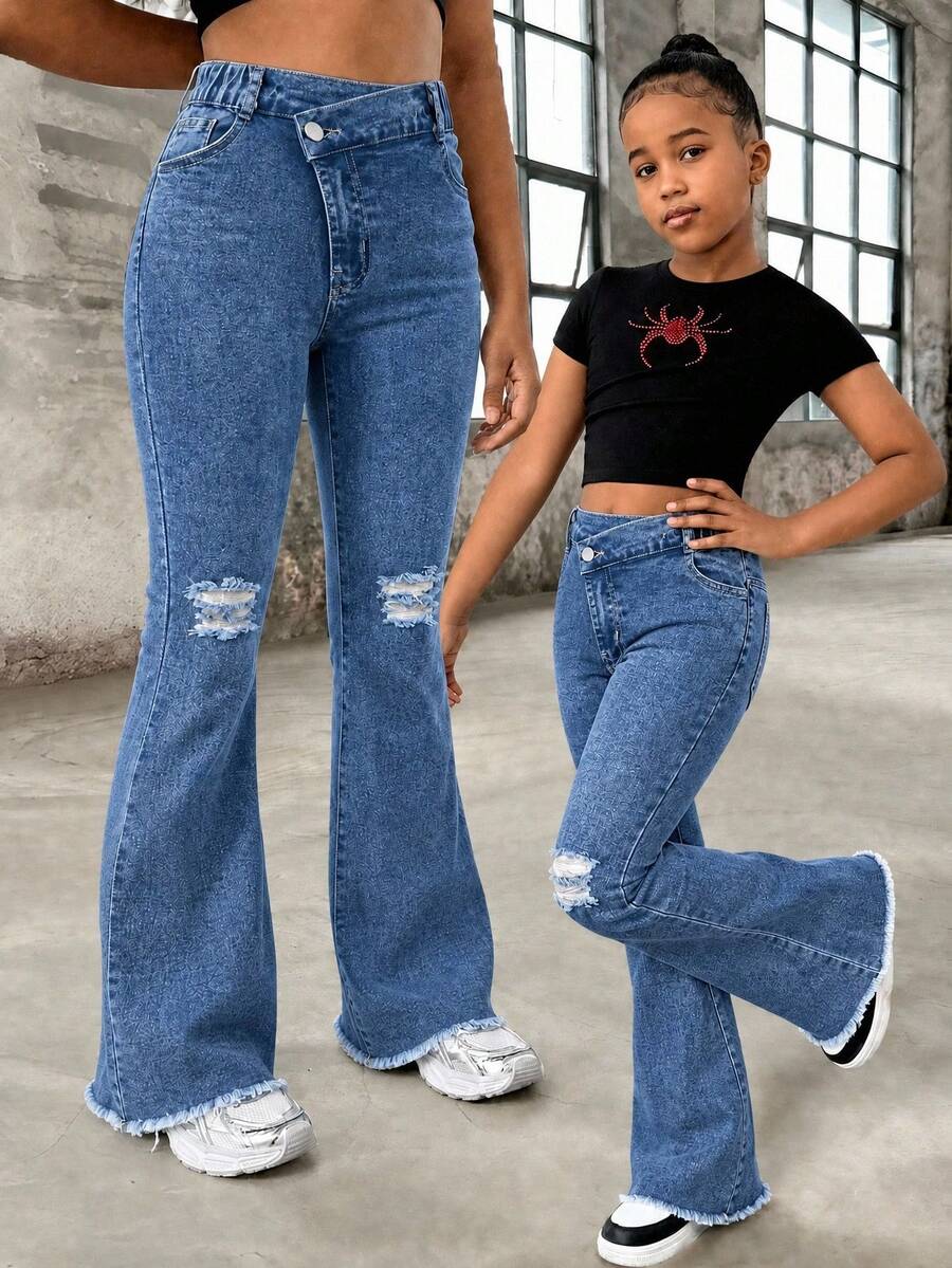 SHEIN ChillGRL TWEEN GIRLS 青少年女孩牛仔褲,女孩牛仔喇叭褲,四季通用復古 Y2K 中藍色牛仔色,水洗磨損效果,不對稱腰頭配斜扣,膝蓋破洞磨損,毛邊褲腳,彈性喇叭版型,舒適彈性棉牛仔布,可搭配 T 恤和運動衫,適合音樂節、日常穿著、聚會 - 淺色水洗藍 - 查看 1
