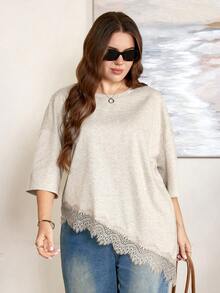 SHEIN LUNE 大尺碼夏季休閒純色蕾絲拼接不對稱下擺T恤 - 杏色 - 查看 3