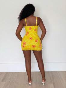 Alexandranx 蕾絲杯飾熱帶花卉網紗緊身迷你洋裝，夏季女款度假洋裝，黃色優雅 - 黃色 - 查看 2