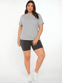 SHEIN BASICS 大尺碼純色圓領T恤夏季上衣 - 淺灰色 - 查看 3