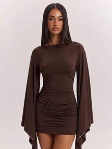 SHEIN BAE فستان نسائي قصير ضيق مجسم بلون بني داكن سادة، بياقة دائرية وأكمام طويلة واسعة مع تفاصيل مكشكشة، مناسب للخروجات الليلية والمواعيد، جذاب لفصل الخريف وعيد الهالوين - بني - مشاهدة 4