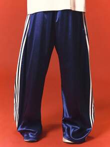 SUMWON Celana Track Satin Kaki Lebar dengan Detail Logo Tulisan Garis Samping, Potongan Longgar - Navy Blue - View 2