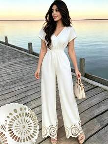 Modelyn 夏季純色設計V領鏤空燒花短袖壓褶腰身顯瘦優雅通勤女式連身褲 - 杏色 - 查看 5