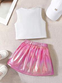 SHEIN Elladie kids Set di canotta con stampa di lettere e cartoni animati e gonna plissettata laser per ragazza giovane - Rosa - Visualizzare 2