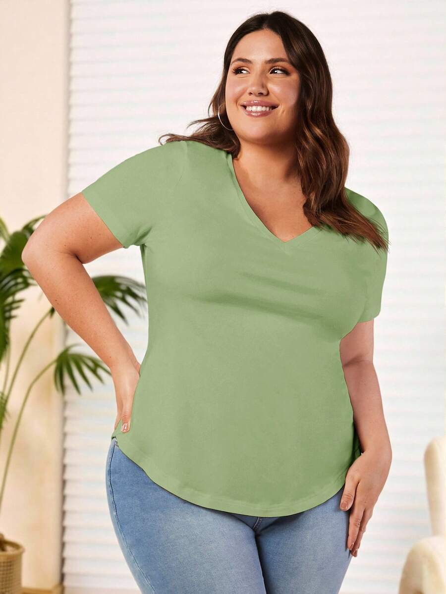 SHEIN BASICS 大尺碼純色V領T恤夏季上衣 - 橄欖綠 - 查看 1