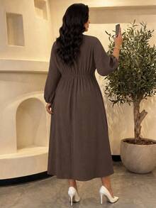 SHEIN Lady CURVE 大码女式纯色休闲宽松长袖抽绳连衣裙 - 棕色 - 查看 3