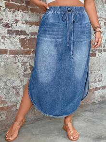 SHEIN LUNE Rok Denim Kasual Ukuran Besar dengan Potongan Melengkung - Medium Wash - View 1