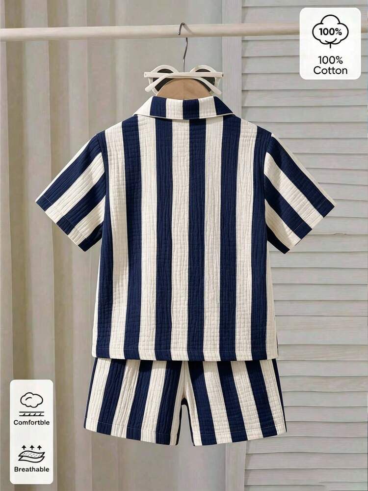 SHEIN Streecool Kids 男童紋理條紋針織襯衫與短褲兩件套 - 藍色 - 查看 2