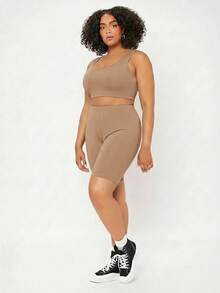 SHEIN BASICS 大尺碼高腰單車短褲女款夏季穿搭 - 駝色 - 查看 4