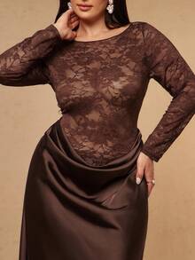 SHEIN BAE CURVE فستان نسائي مقاس كبير من قماش ذهبي مزخرف بتصميم مفرغ، فستان أنيق بدون حمالات، فستان كوكتيل لموسم التخرج - الذهبي - مشاهدة 1