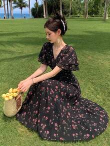 DAZY Elegantes Damen Kleid mit Blumenmuster, V-Ausschnitt und Rüschenärmeln, Sommerkleid für Hochzeitsgäste, Ostersonnenkleid, Boho-Urlaubsoutfit für Frauen - Schwarz - Übersicht 11