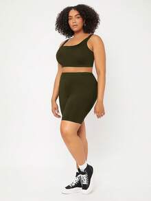 SHEIN BASICS 大尺碼高腰單車短褲女款夏季穿搭 - 軍綠色 - 查看 4
